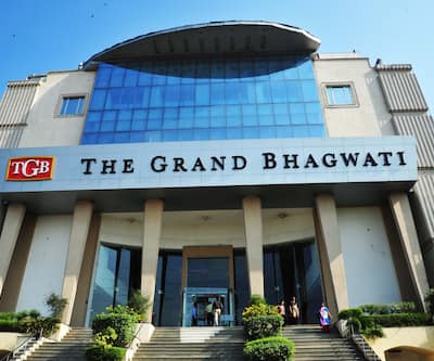 https://imgcld.yatra.com/ytimages/image/upload/t_hotel_yatra_city_desktop/v1428920389/Domestic Hotels/Hotels_Ahmedabad/The Grand Bhagwati/Overview.jpg